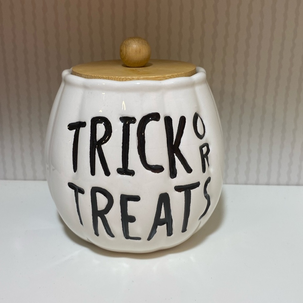 Rae Dunn jar
